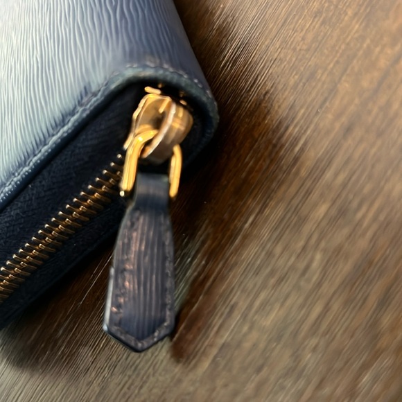 Authentic large Prada Vitello Move full zipper navy leather wallet - Picture 6 of 13